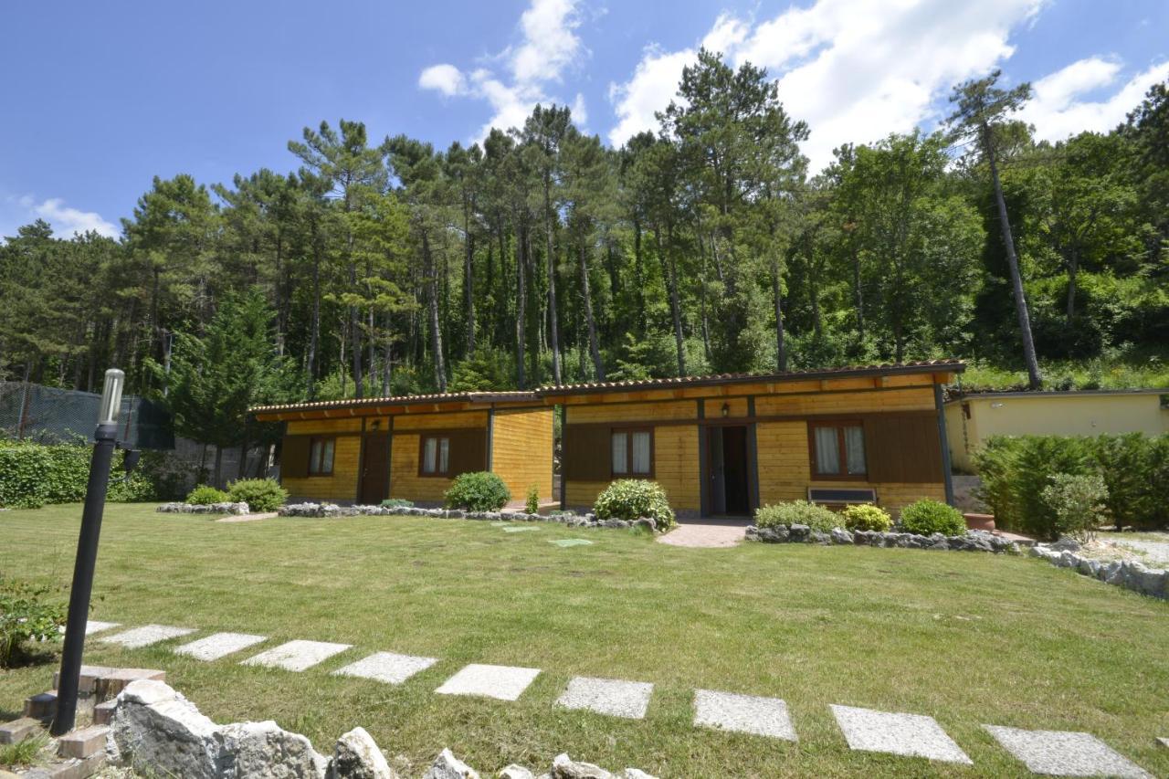 Hotel Pineta Ristorante Country House In Fabriano Campodonico  Екстериор снимка