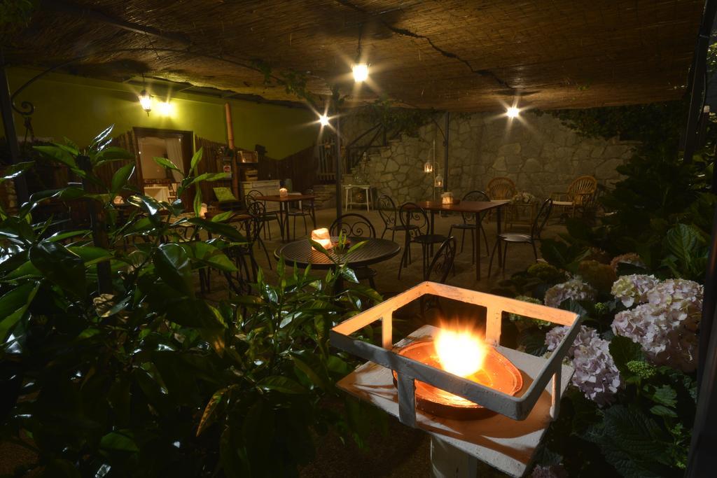 Hotel Pineta Ristorante Country House In Fabriano Campodonico  Екстериор снимка