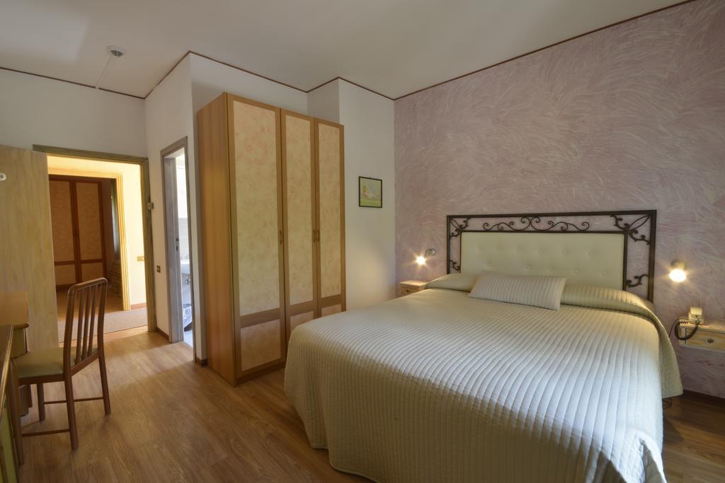 Hotel Pineta Ristorante Country House In Fabriano Campodonico  Екстериор снимка