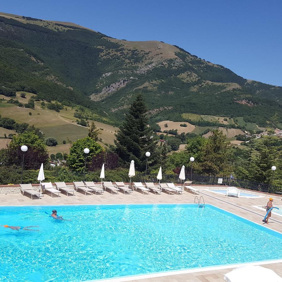 Hotel Pineta Ristorante Country House In Fabriano Campodonico  Екстериор снимка