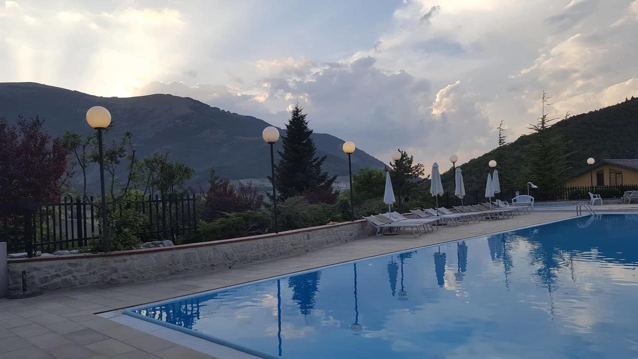 Hotel Pineta Ristorante Country House In Fabriano Campodonico  Екстериор снимка